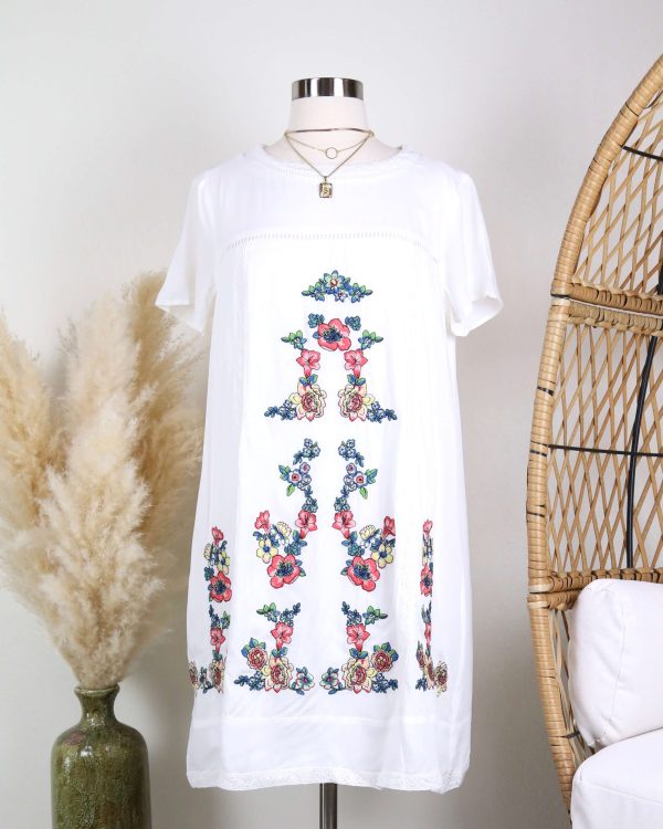 Ckoey Floral Embroidered Shift Dress in Ivory